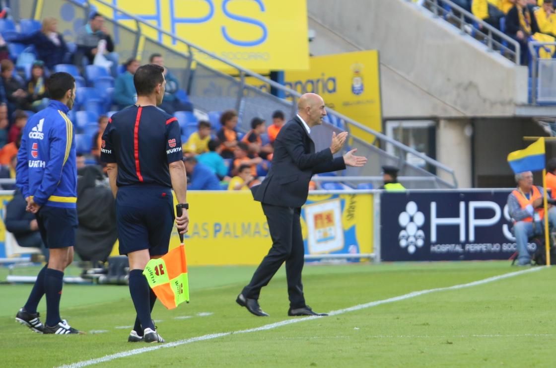 Partido entre la UD Las Palmas y el Valencia CF en el Estadio de Gran Canaria. (Alejandro Ramos).