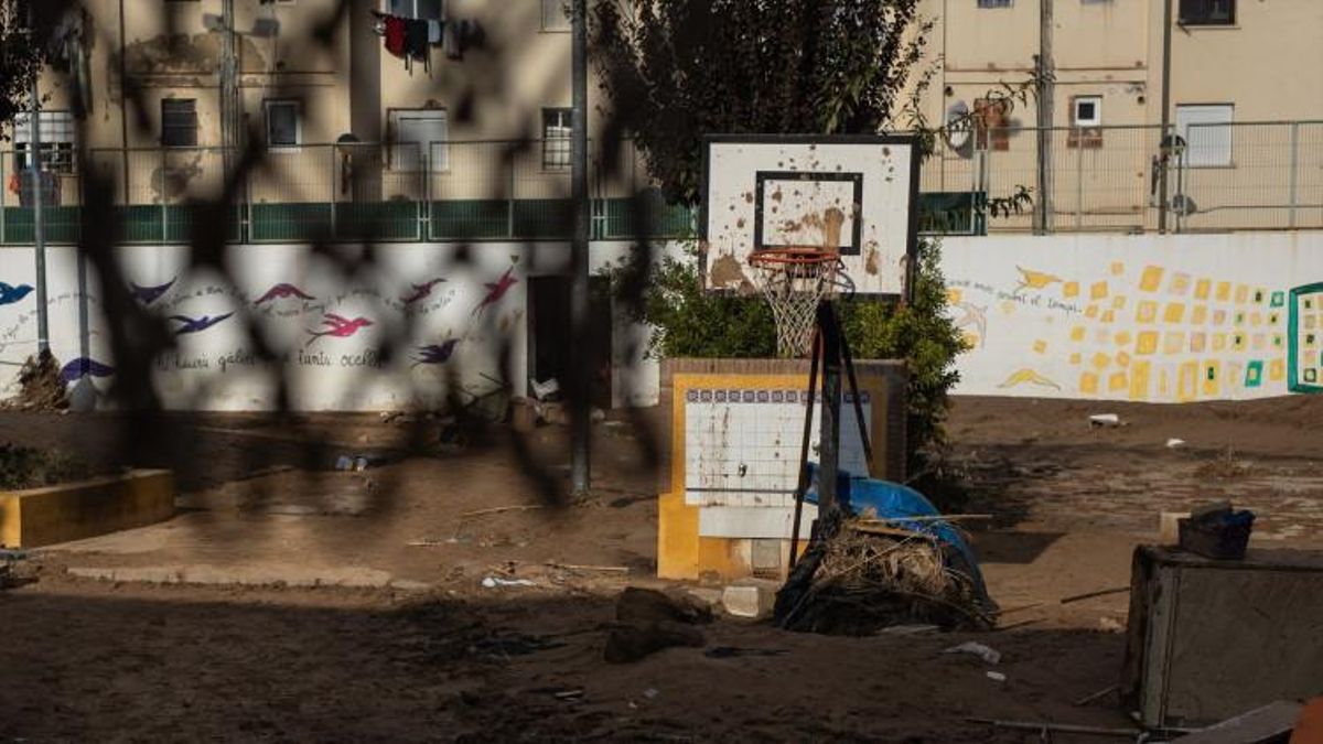 Pati del CEIP Carme Miquel d'Algemesí, després del pas de la DANA.