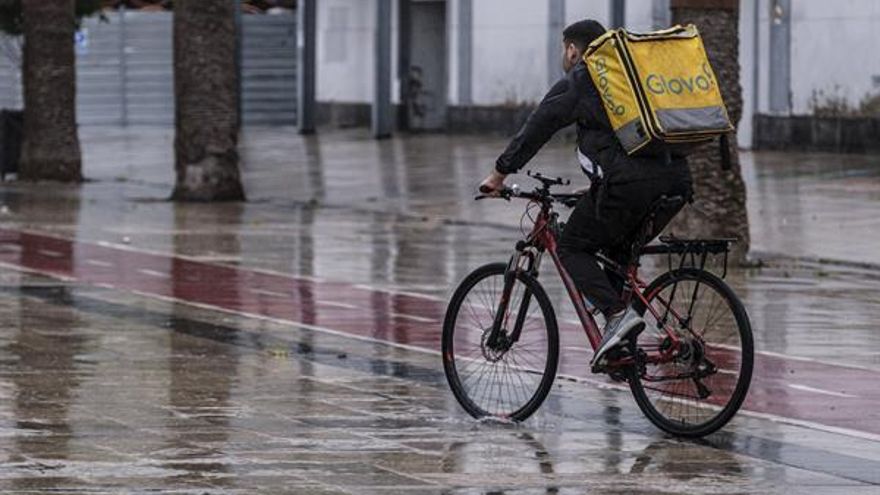 La tormenta tropical Hermine ha descargado agua durante todo el sábado en la capital grancanaria, pero de forma calmada y sin causar incidencias. (EFE/Ángel Medina)