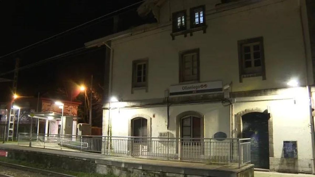 Un desprendimiento en El Padrún corta unas horas la circulación de Cercanías entre Ablaña (Mieres) y Olloniego (Oviedo)