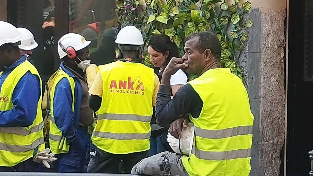 Arriesgar la vida por 1.200 euros, la ruina del obrero que muestra el derrumbe en Madrid y que se ceba con los inmigrantes