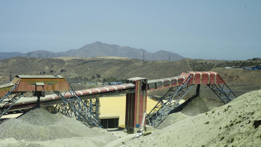 La economía chilena cae un 1,2 % en octubre, la menor contracción en siete meses