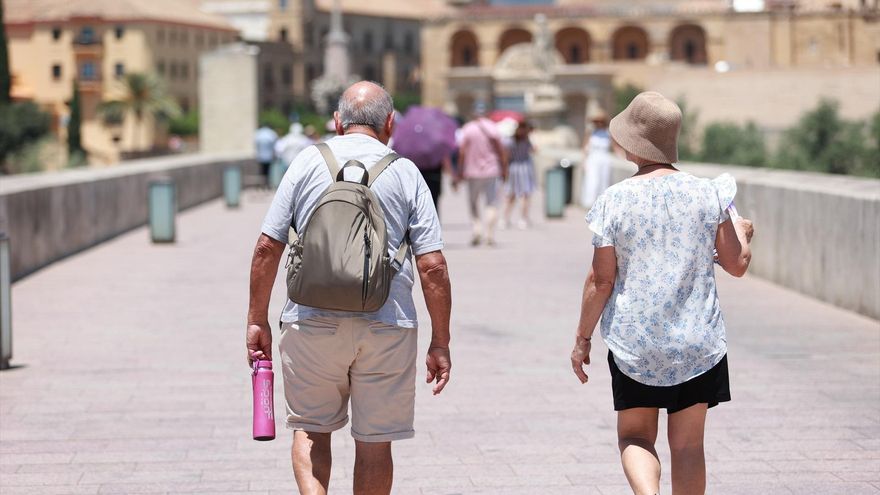El calor se dispara hasta los 40 grados en el oeste mientras el levante mantiene rachas de más de 70 kilómetros por hora