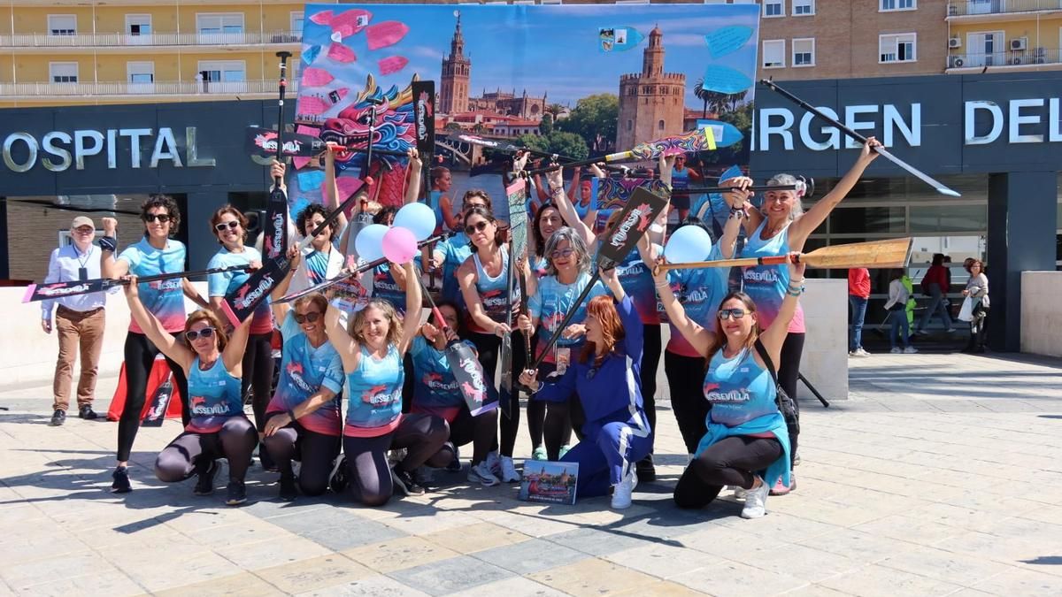 "Transformar cicatrices en palas": las Dragonas plantan cara al cáncer de mama con un mural en el Virgen del Rocío