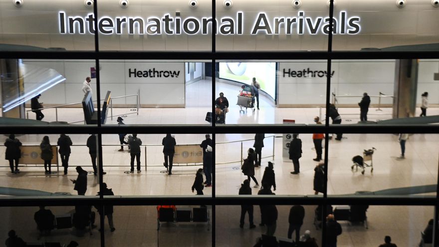 La familia del colombiano muerto en un centro de inmigración británico dice que quería regresar