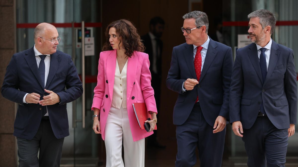 Feijóo impone a sus barones un "mando único comunicativo" tras pedir Ayuso "romper relaciones con Marruecos"