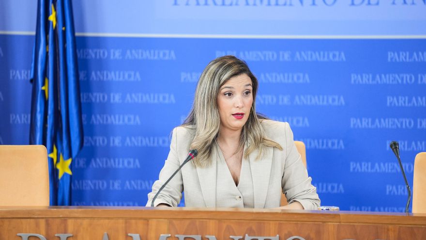 La portavoz del Grupo Parlamentario Socialista, María Márquez, durante la ronda de ruedas de prensa de los portavoces de los grupos parlamentarios en el Parlamento de Andalucía, a 19 de febrero de 2025 en Sevilla (Andalucía, España). Los portavoces de los