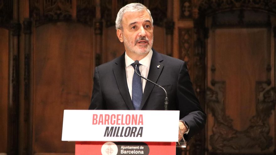 Collboni saca pecho de avances en limpieza o vivienda a medio mandato pese a las críticas de la oposición