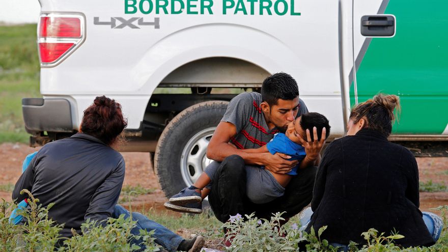 EE.UU. mantiene récords de detenciones fronterizas con más de 234.000 en abril