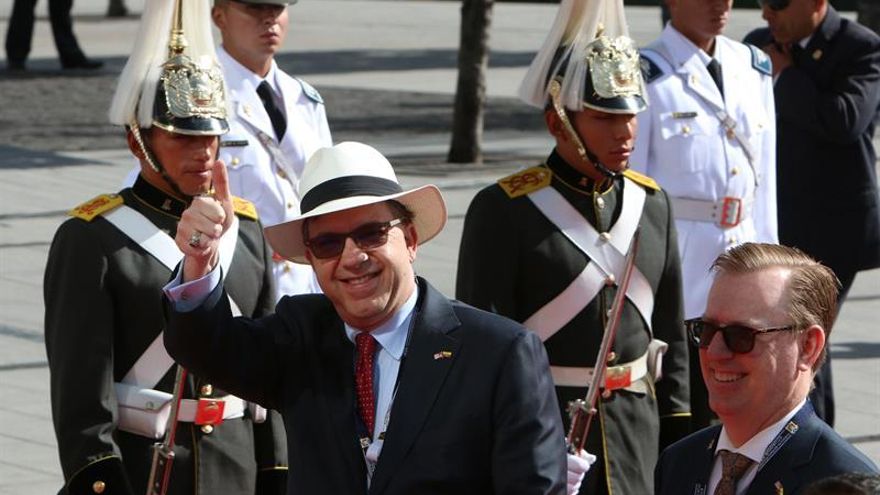 En la imagen, el nuevo embajador de Estados Unidos en Brasil, Todd C. Chapman (i).