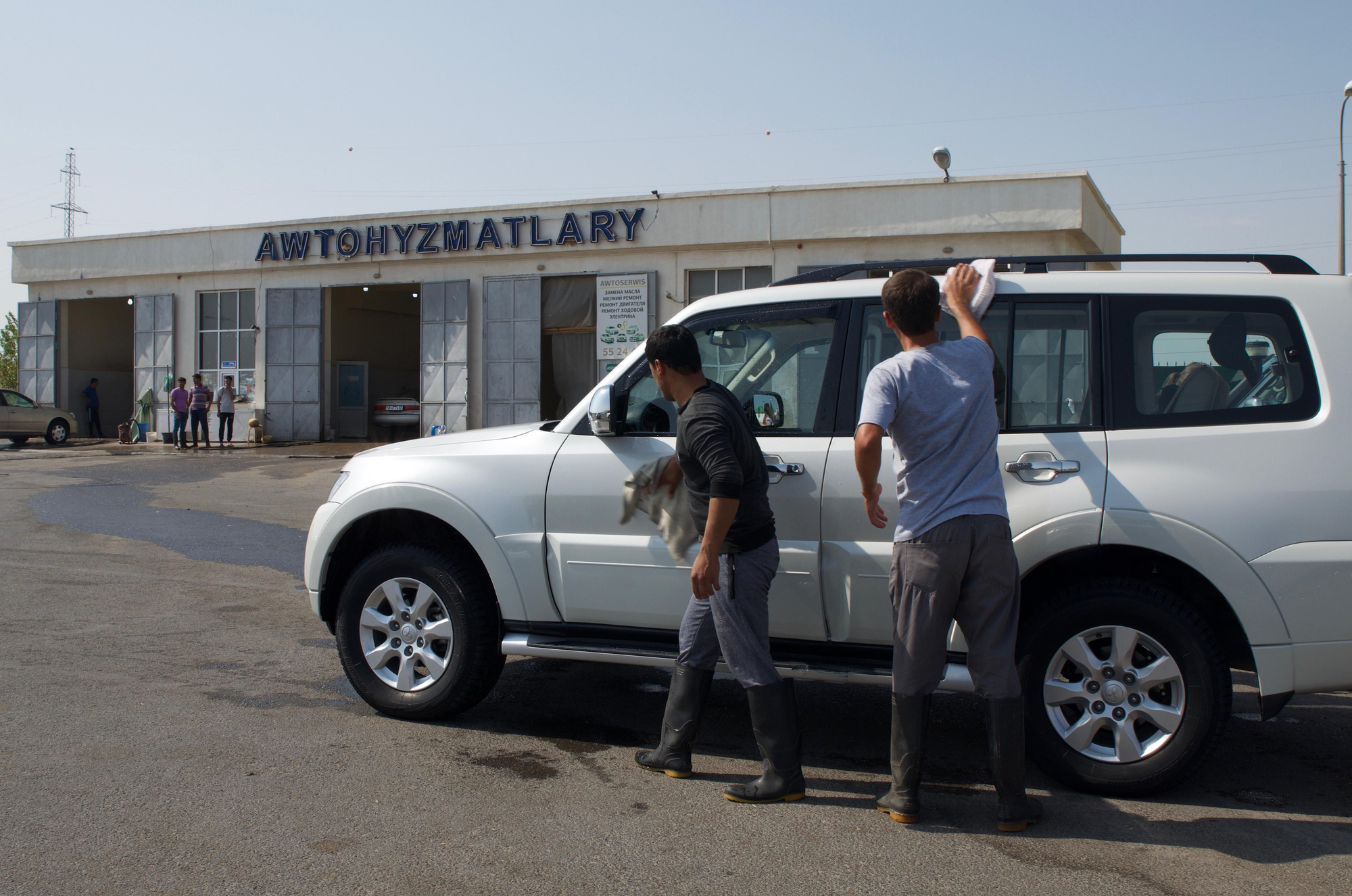 Lavar el coche antes de entrar