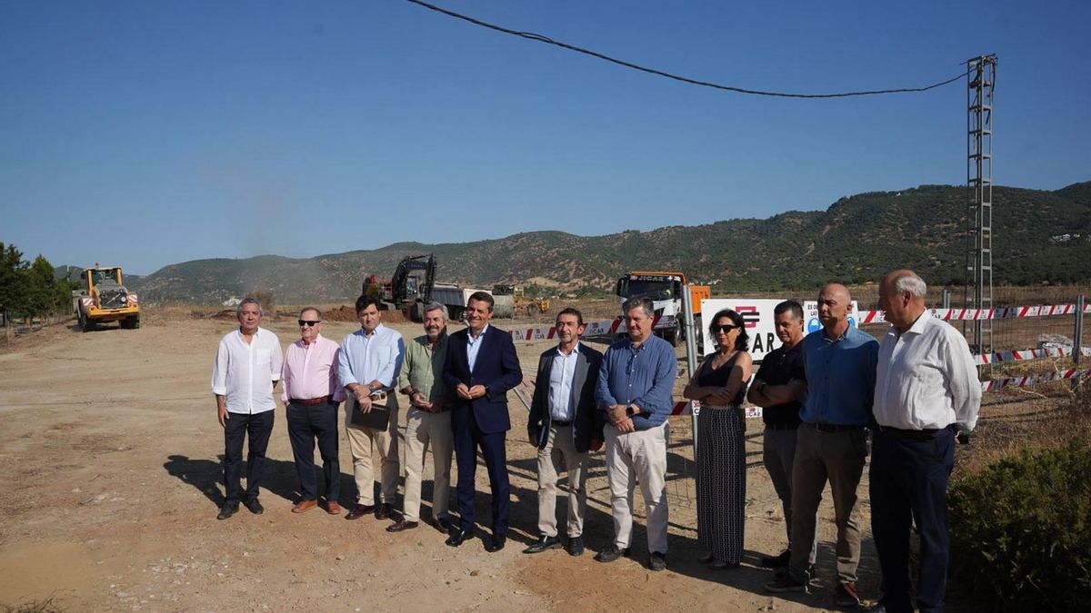 Representantes institucionales en el comienzo de las obras de Ciudad Jardín de Poniente