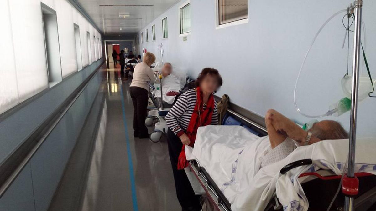 Imagen que presentaban los pasillos de Valdecilla hace unos días. | Luis A. García Gómez