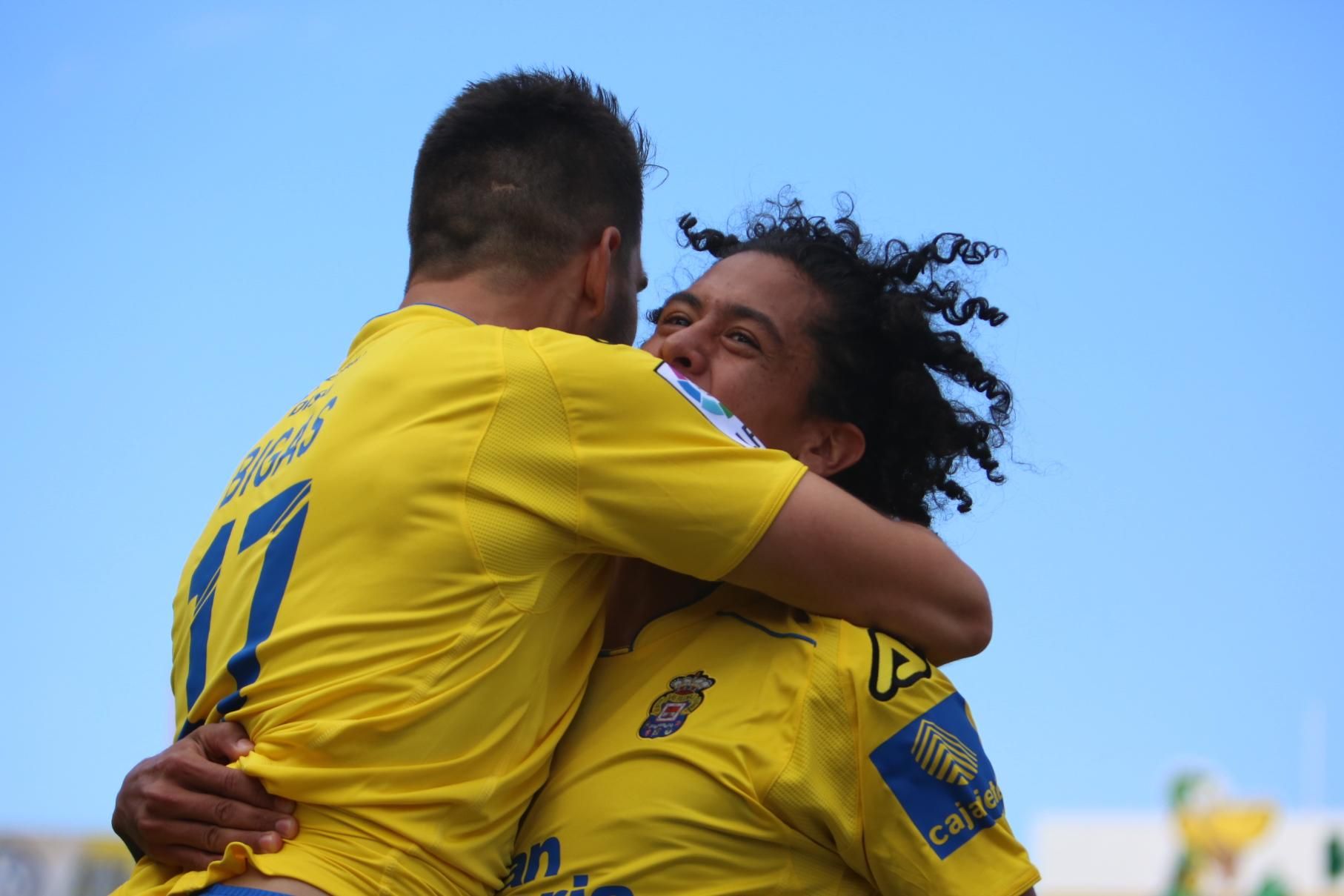 Imágenes del encuentro entre la UD Las Palmas y el Sporting de Gijón. (Alejandro Ramos).