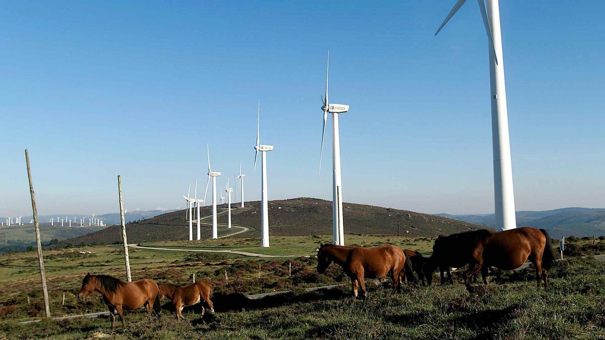 Aerogeneradores en la Sierra de Faladoria (Coruña)