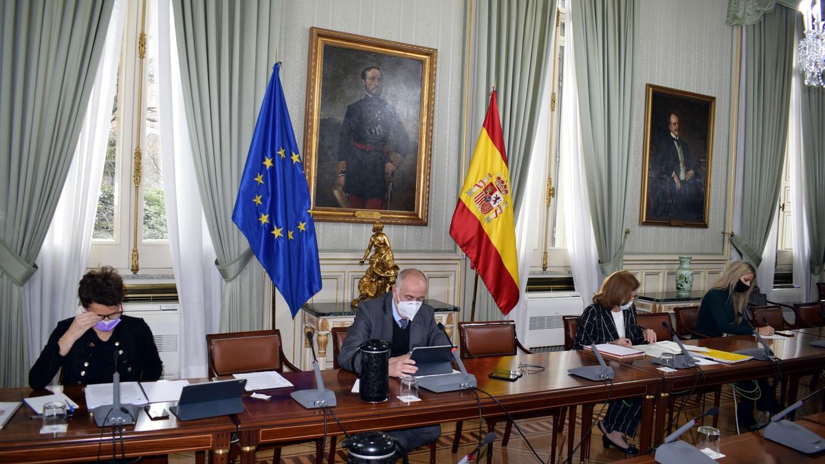 El Gobierno aprueba las pautas para impulsar y actualizar el uso de las lenguas oficiales.
