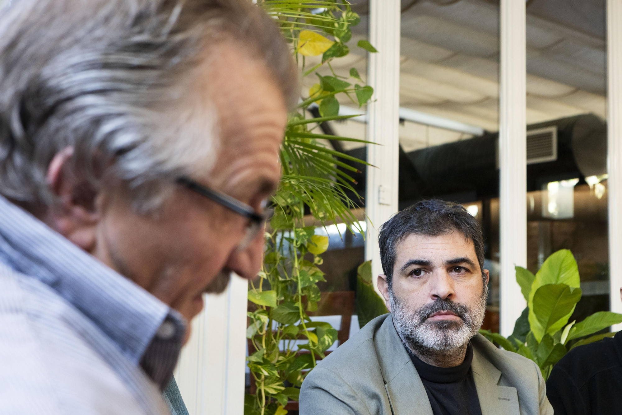 Josep Ferrà, alcalde de Esporles, al fondo