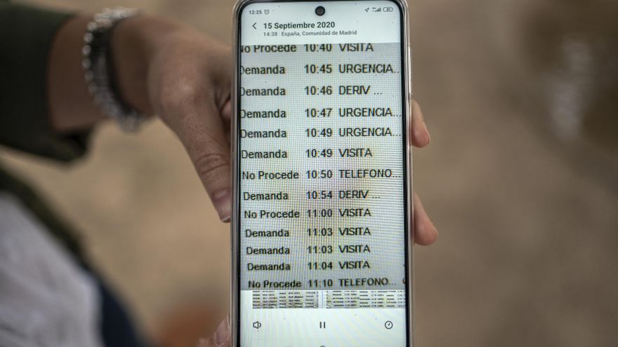 La doctora Martínez muestra parte de su agenda correspondiente a un día "normal" en el centro de salud en el que trabaja en Parla, una imagen que se hizo viral recientemente en redes