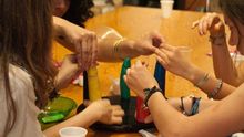 España suspende en educación sexual: "Los jóvenes buscan información y si no se la das, irán a Internet y al porno"