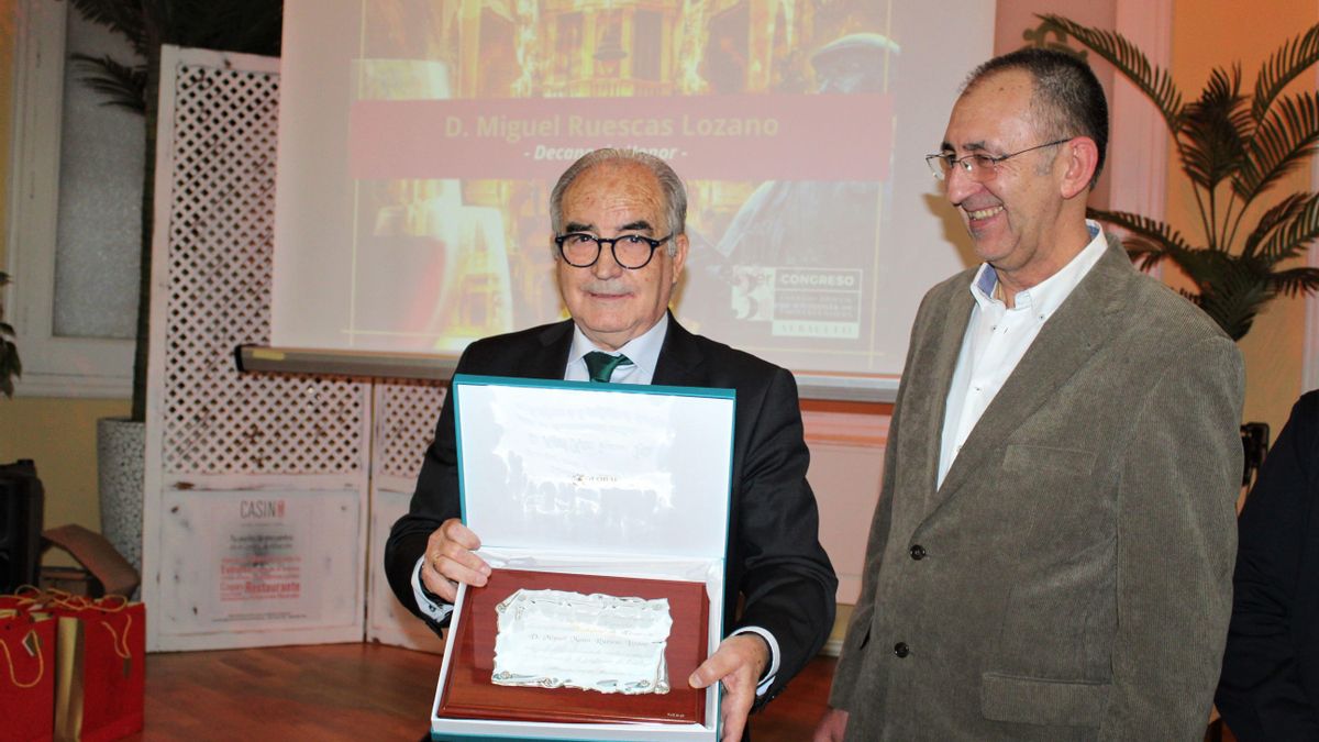Miguel Ruescas, nombrado Decano de Honor.