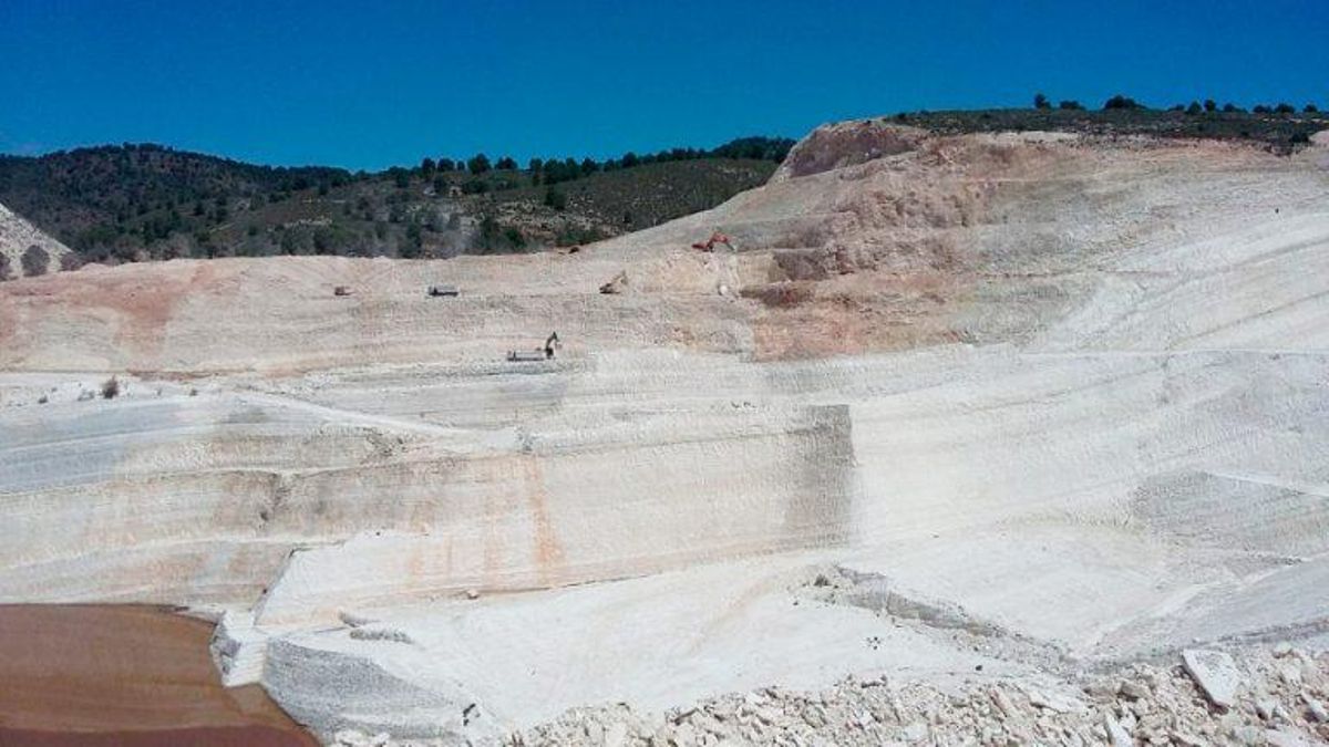 Buscando diatomita en Albacete, la roca que sirvió a Alfred Nobel para 'inventar' la dinamita