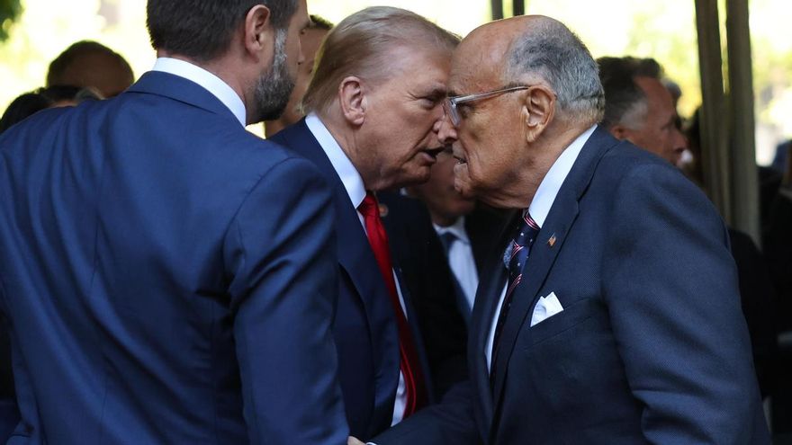Trump indulta a Rudy Giuliani y a otros implicados en el montaje del fraude electoral y tratar de revertir los resultados de 2020