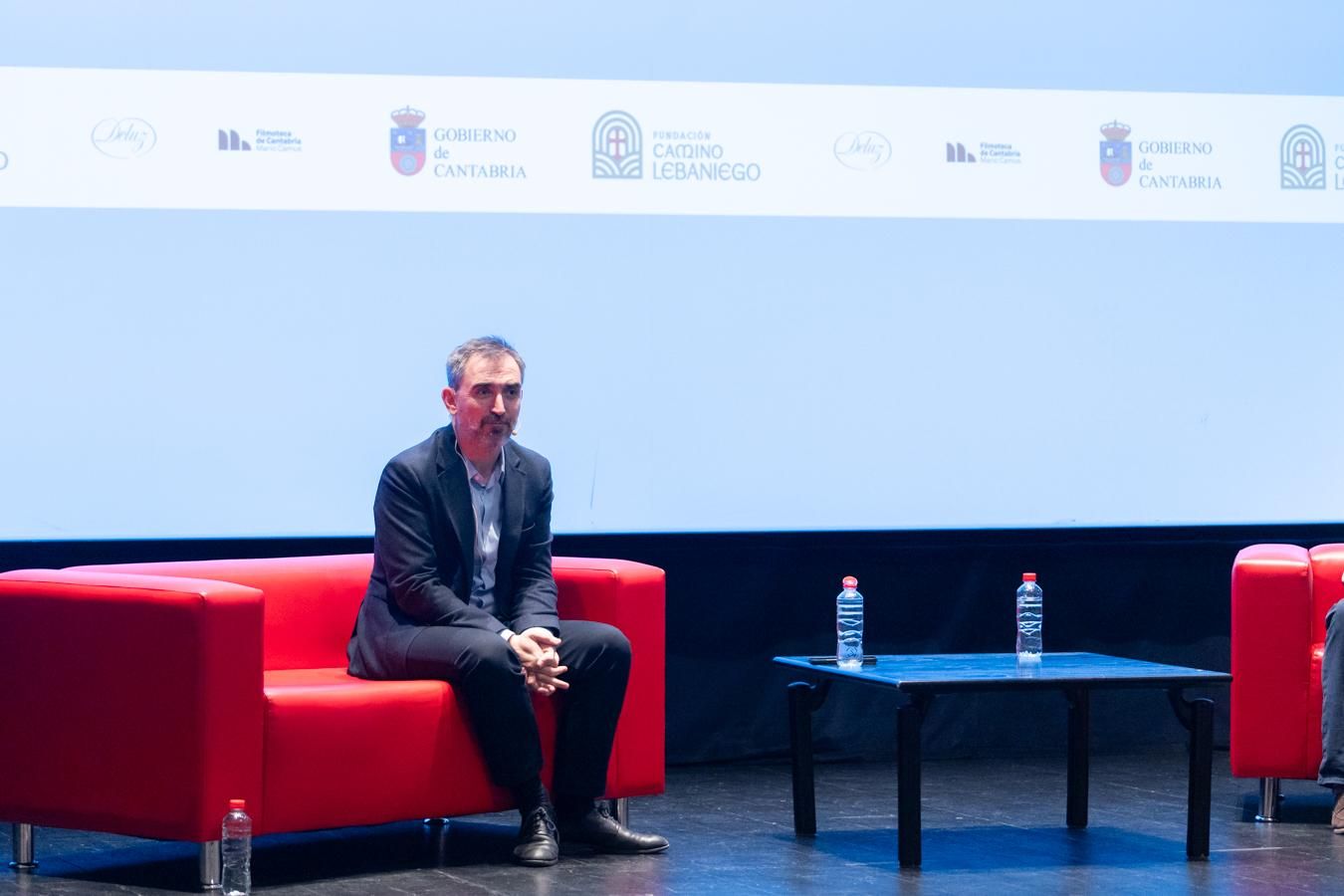 Ignacio Escolar en el escenario de la Filmoteca de Cantabria Mario Camus.