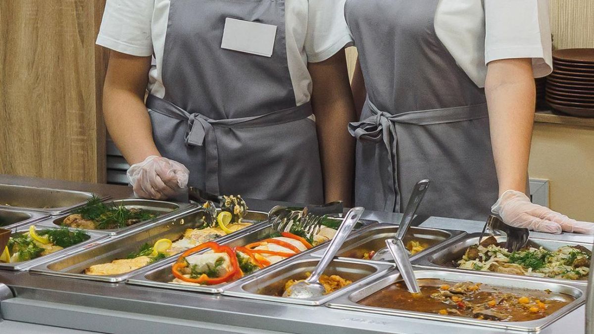 El gobierno de Mañueco admite el rechazo a los nuevos menús escolares pero defiende que aplica la ley