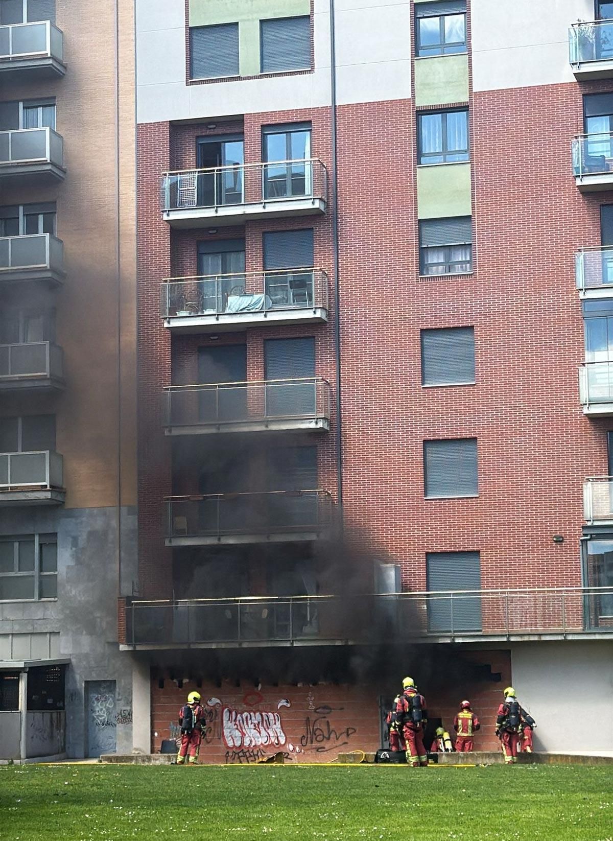 Asi de aparatosa se mostraba la humareda.