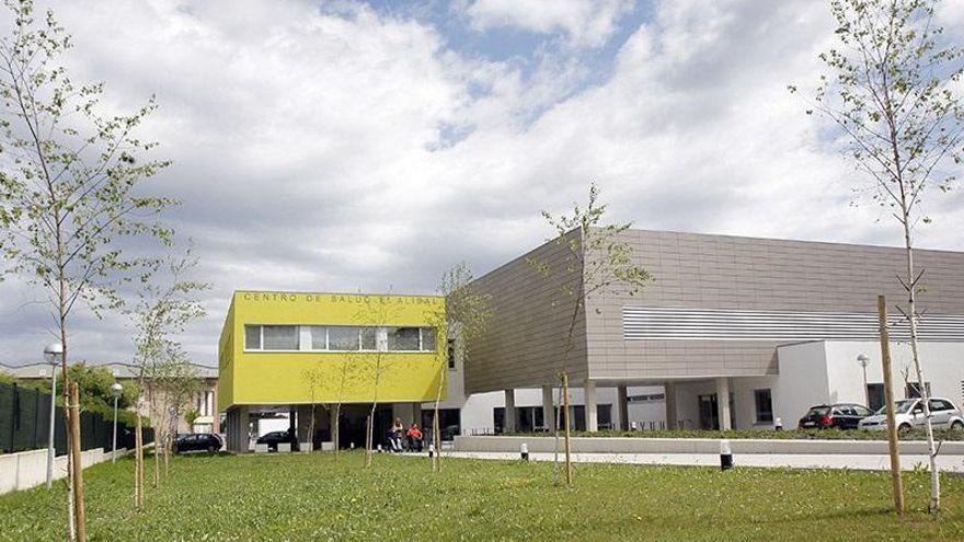 La oposición advierte al consejero Pesquera de que el tiempo para evitar la huelga de médicos de Atención Primaria se acaba