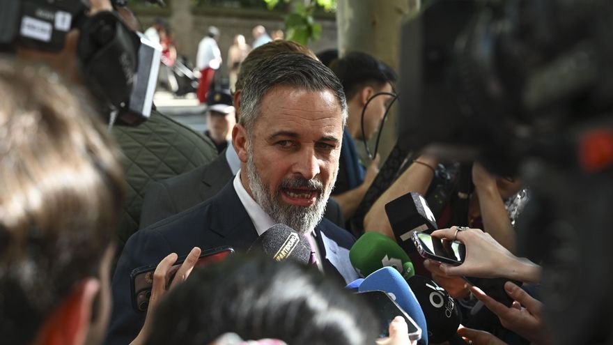 El líder de Vox, Santiago Abascal, ofrece declaraciones a los medios tras reunirse con la nobel de la paz y opositora venezolana María Corina Machado este viernes, en la Fundación Disenso de Madrid. EFE/ Fernando Villar