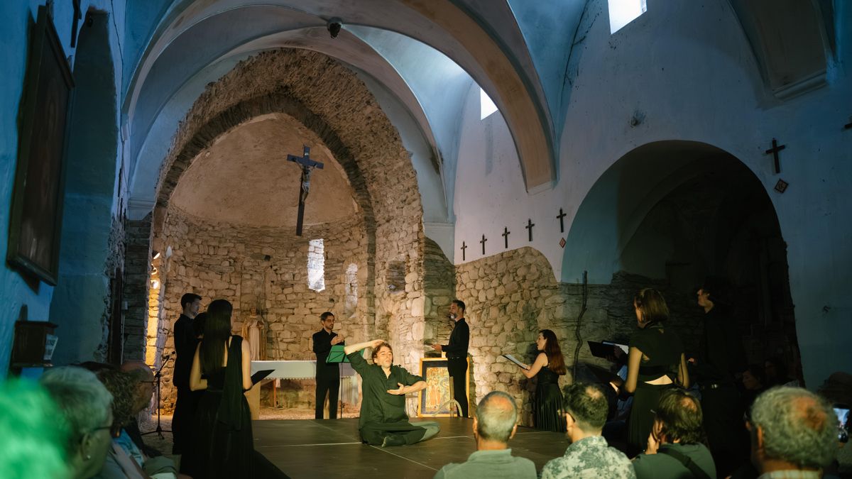 Una actuación en el interior de una iglesia en la pasada edición del Dansàneu