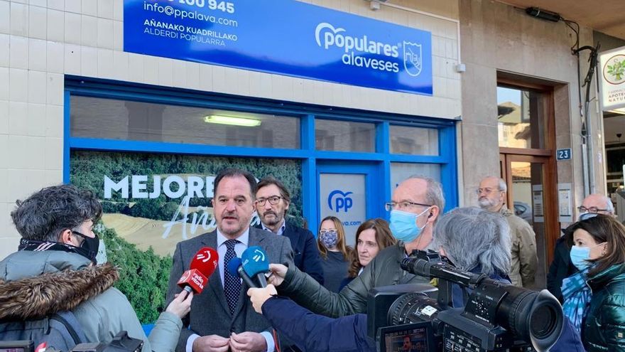 El PP asegura que el nacionalismo hace "ingeniería social" en la educación y que Urkullu quiere "expulsar el castellano"