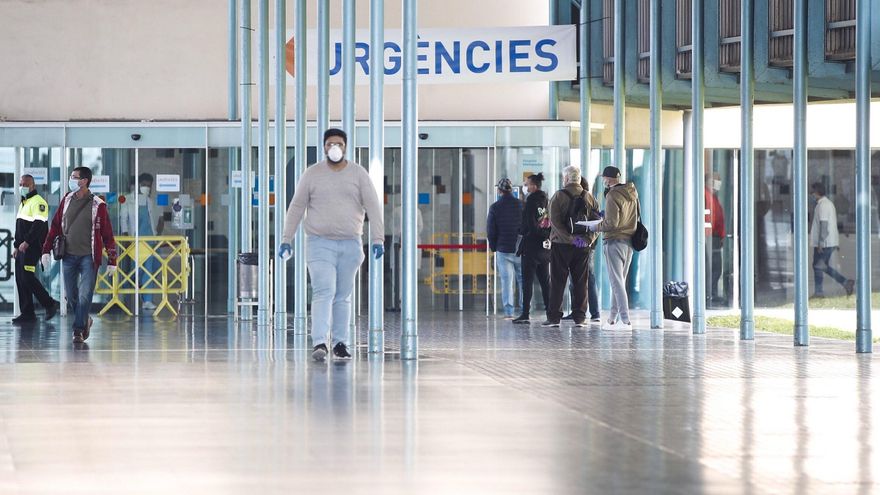 Vista de la entrada de urgencias del Hospital del Mar de Barcelona. EFE/Alejandro García/Archivo