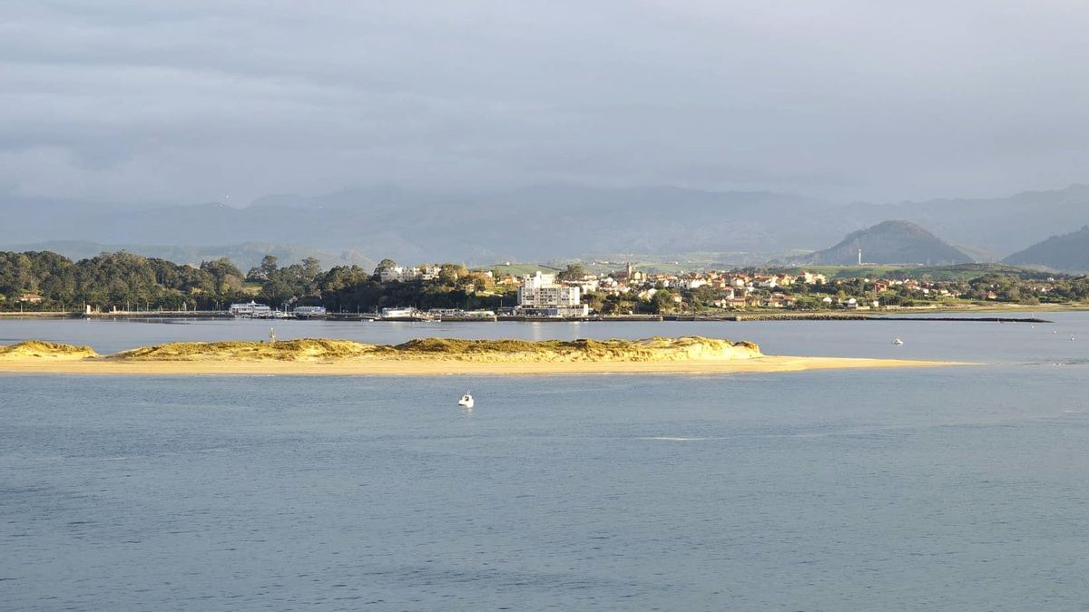 Vista de El Puntal desde el paseo de Reina Victoria de Santander.