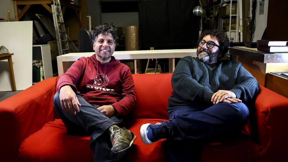 Llaneza y Rodríguez Polo dan voz a esas casas cerradas que cercenan el futuro del
pueblo.