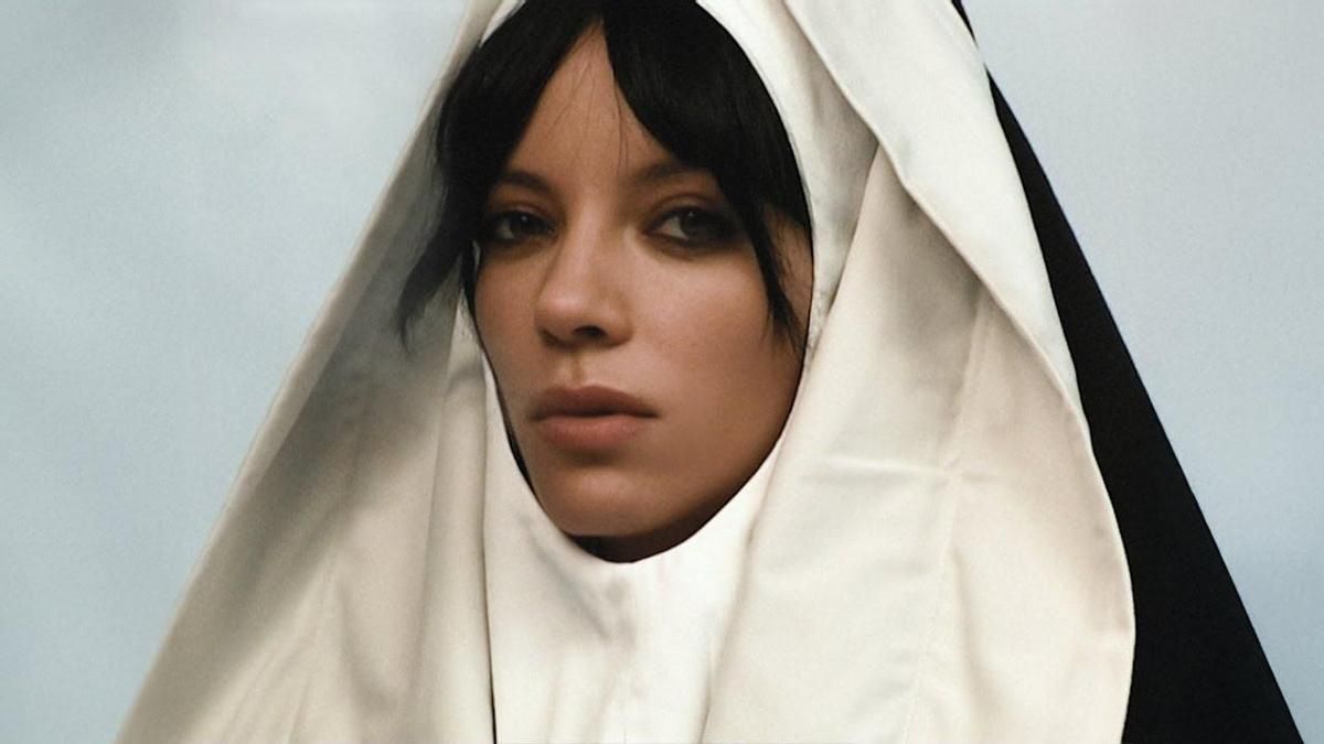 “Intenté ser tu esposa moderna”: qué nos dice el nuevo disco de Lily Allen sobre las exigencias en las relaciones