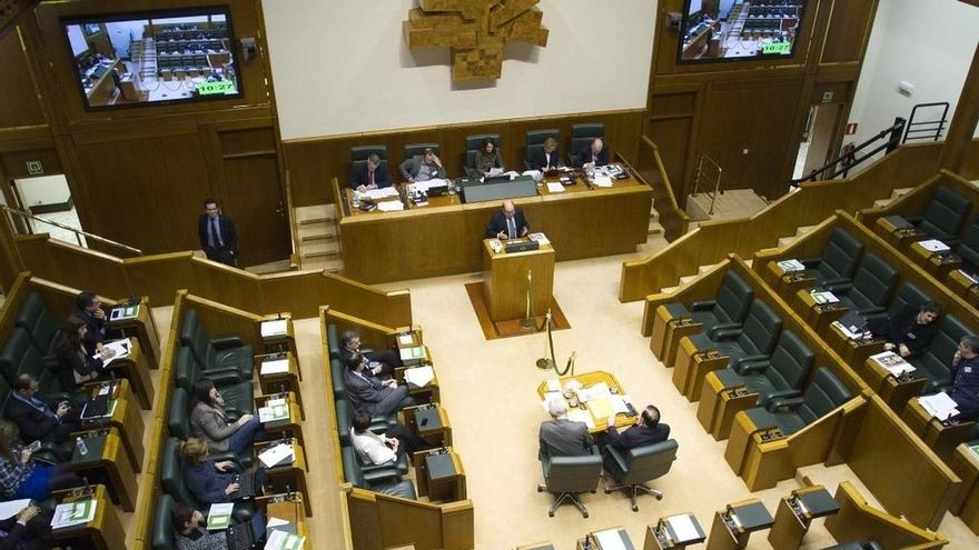 El Parlamento vasco aprueba actuar contra los bancos morosos con las comunidades de propietarios.