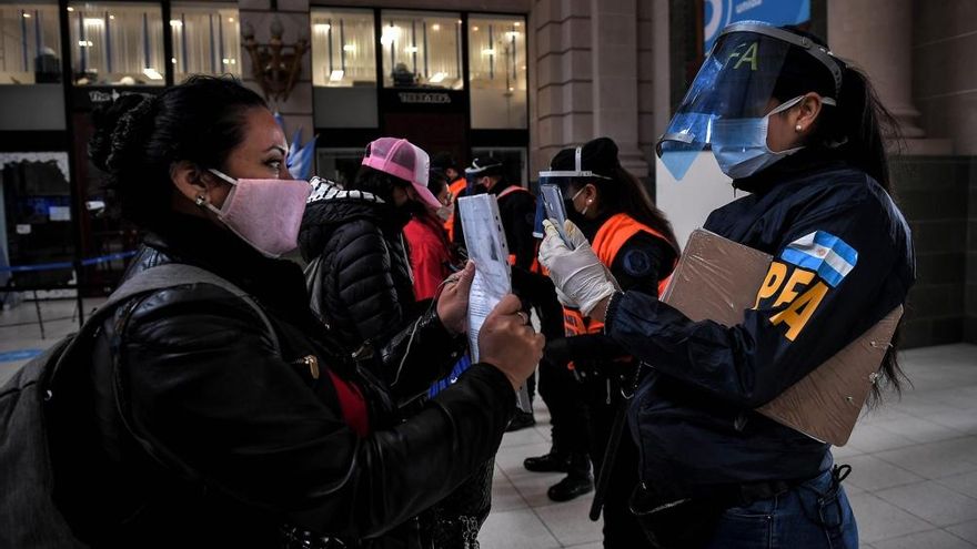 Multas y penas de prisión: ¿Qué pasa si no se cumplen las restricciones por coronavirus?