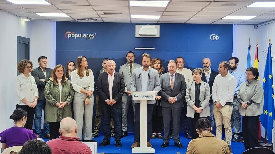 Álvaro Queipo lanza su candidatura para presidir el PP autonómico arropado por todos los alcaldes del partido en Asturias