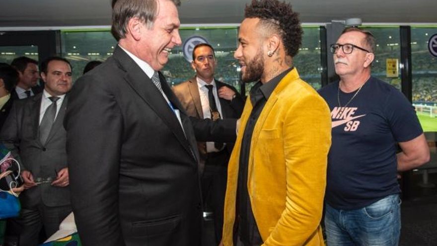 Bolsonaro llamó al jefe de la Confederación Brasileña de Fútbol al vestuario en medio del escándalo