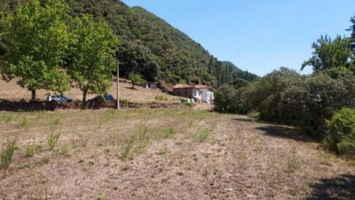 El Gobierno de Cantabria tramita autorización para un aparcamiento de 27 autocaravanas en Cabezón de Liébana