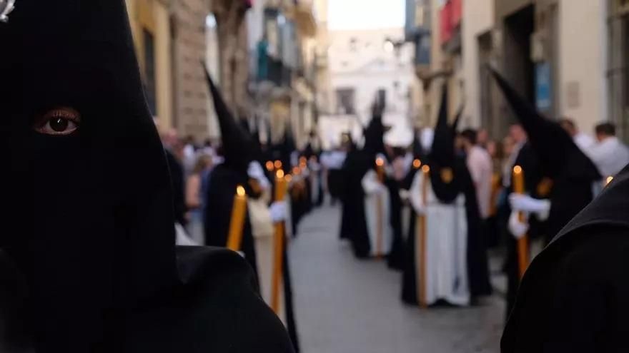 Con un ojo en el cielo: tiempo cambiante y posibilidad de tormentas para el arranque de la Semana Santa en Sevilla