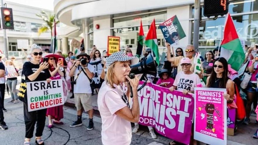 La histórica feminista judía que persigue a los congresistas de EEUU para que detengan el genocidio de Israel en Gaza