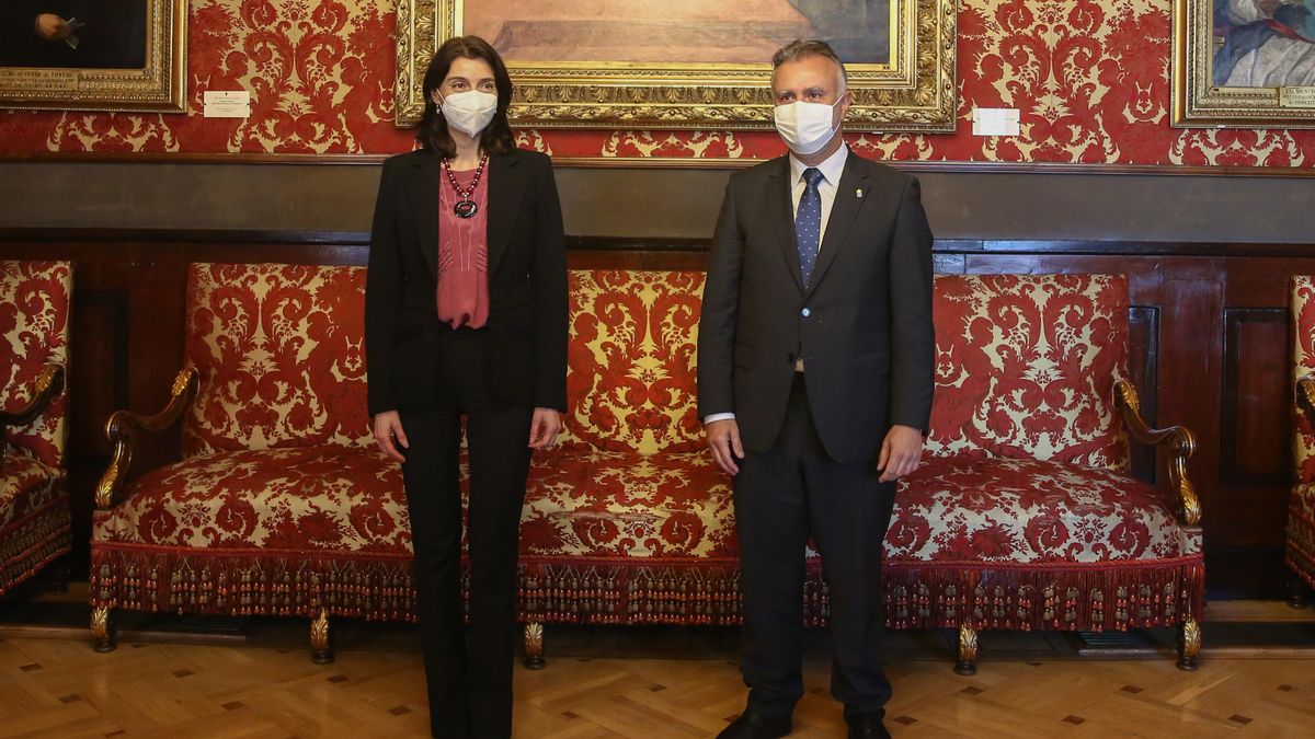 La presidenta del Senado, Pilar Llop, recibe al presidente de Canarias, Ángel Víctor Torres, en los Despachos de Honor, Madrid, (España), a 19 de febrero de 2021. El encuentro se produce con motivo de un acto sobre el Estudio sobre la insularidad y la sit