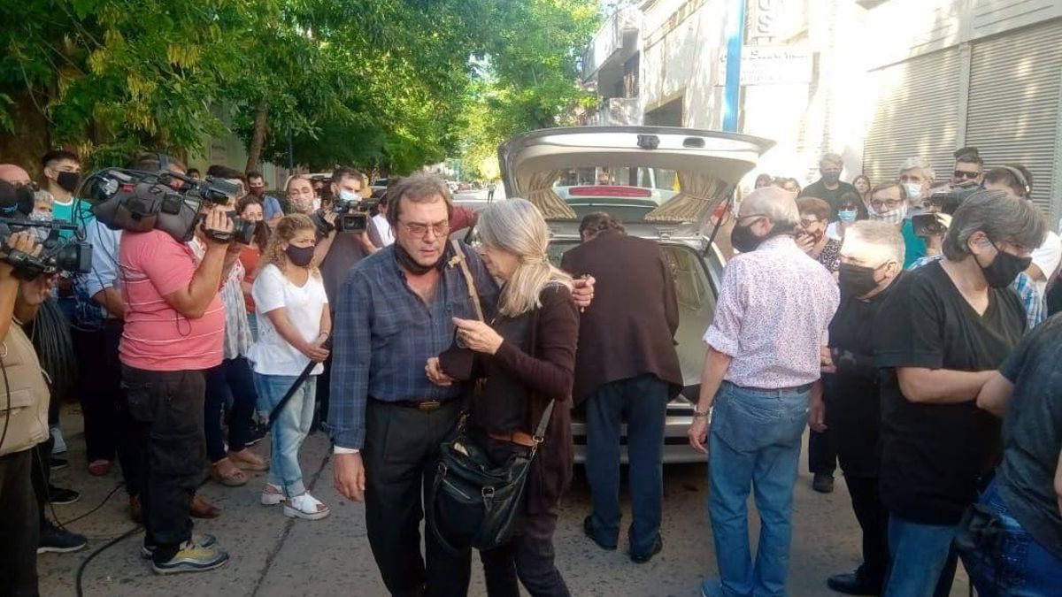 Una ciudad conmocionada en el último adiós a Úrsula