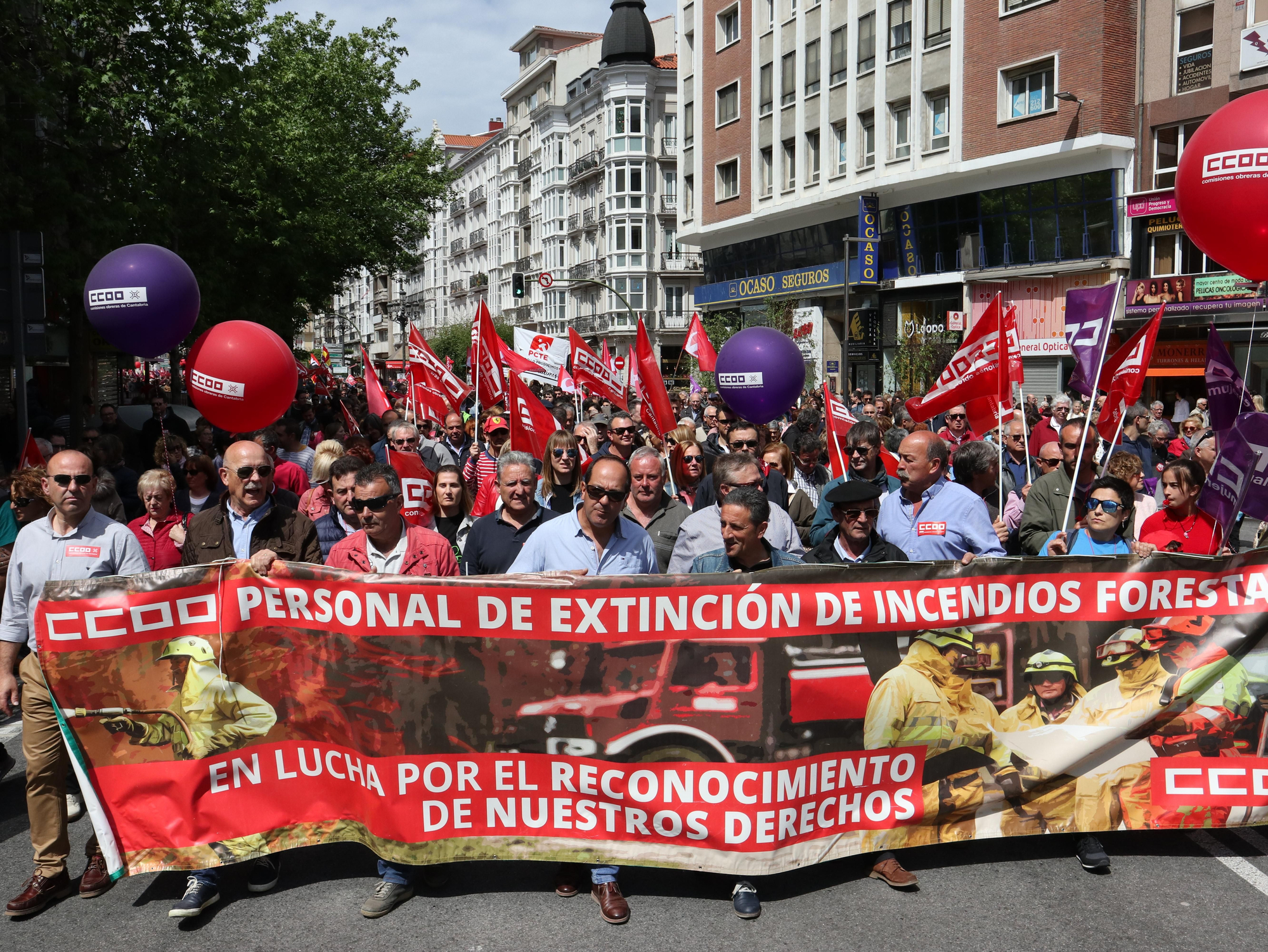 Manifestación en Santander del Primero de Mayo. | ANDRÉS HERMOSA