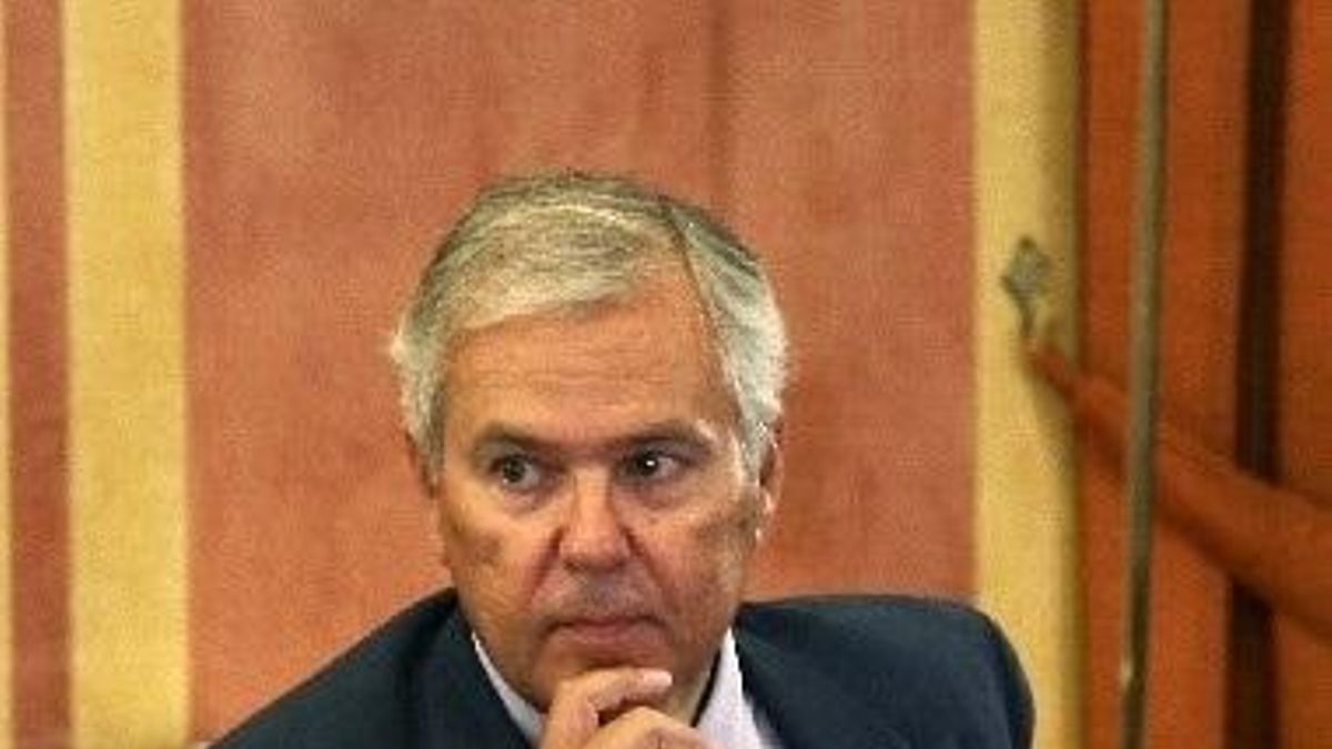 La Audiencia mantiene imputado al ex interventor y cierra la pieza política de los ERE con 22 acusados