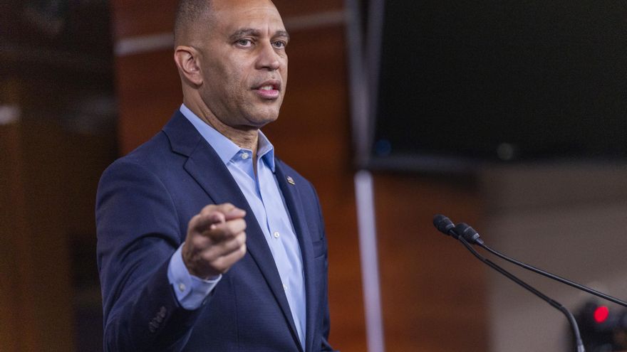 Líder demócrata del Congreso de EEUU respalda a Mamdani antes de inicio de voto anticipado