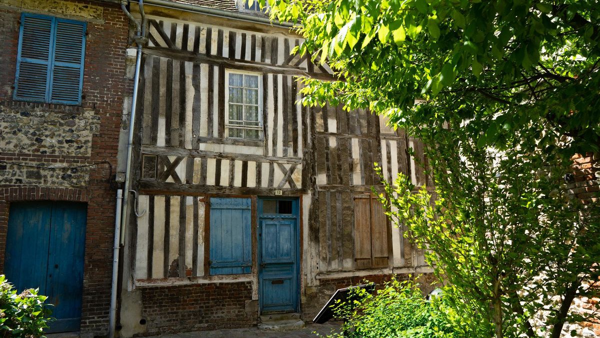 Una ciudad medieval perfectamente conservada. En Honfleur la mayor parte del casco histórico está tal cual se reconstruyó tras la Guerra de los Cien Años.